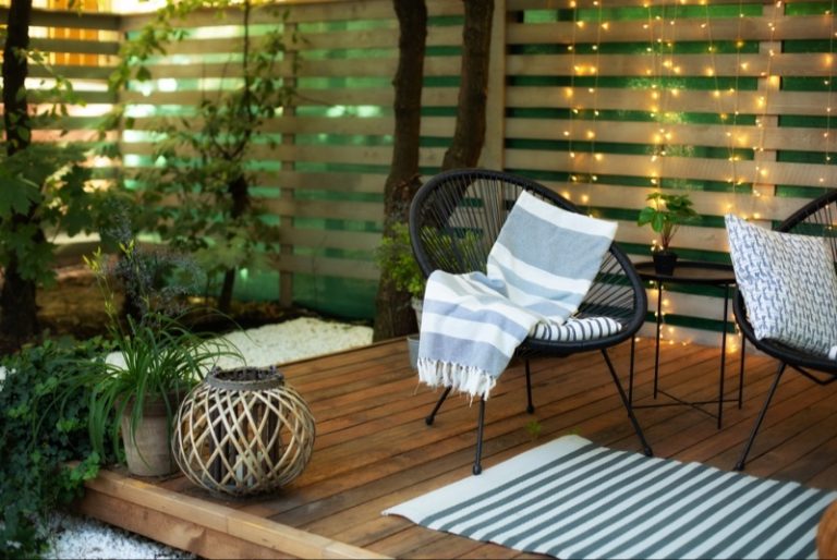 How to Save Money by Decorating Your Porch